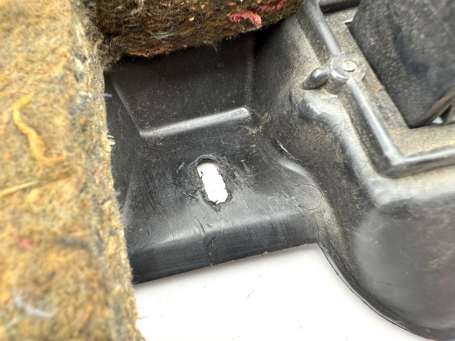 1296801617 | Mercedes SL500 | R129 Left lover dashboard cover