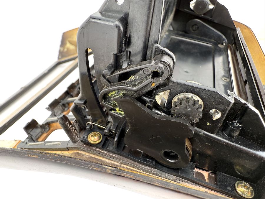 1296806636 1296830091 | Mercedes SL500 | R129 Front center console trim 1296806636 1296830091 | Mercedes SL500 | R129 Front center console trim