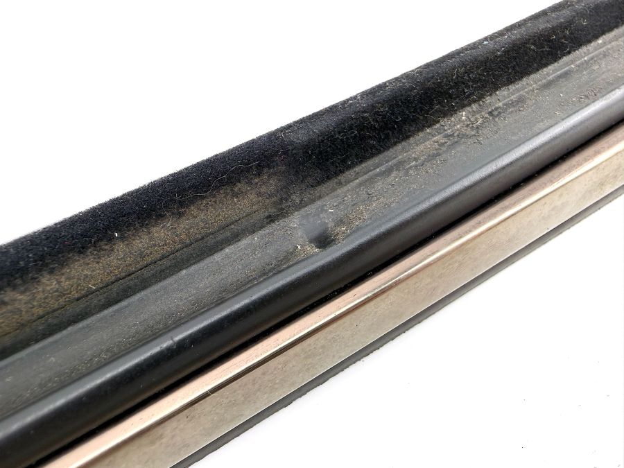 1296900139 | Mercedes 300SL-24 | R129 Windshield left rail trim