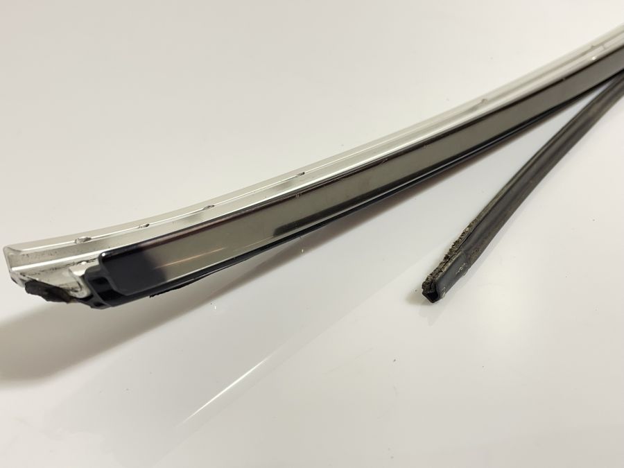 1296900139 | Mercedes 500SL | R129 Windshield left rail trim