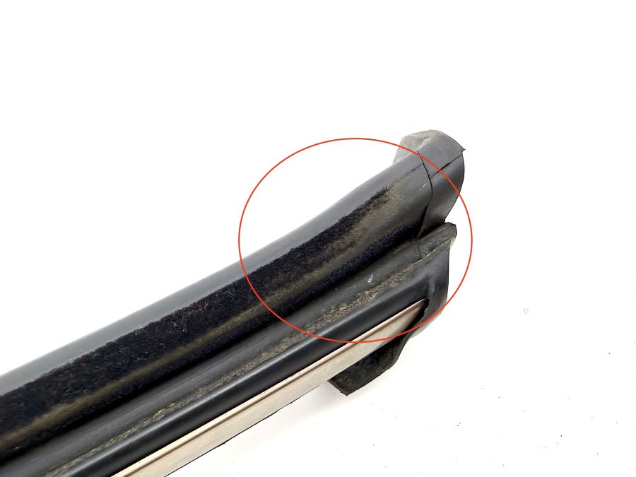 1296900239 | Mercedes 300SL-24 | R129 Windshield right rail trim