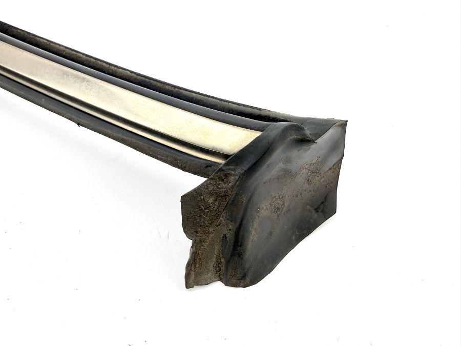 1296900239 | Mercedes 300SL-24 | R129 Windshield right rail trim