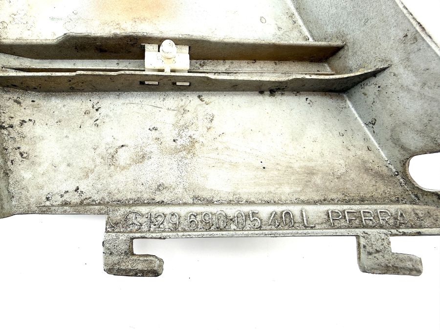 1296900540 | Mercedes 300SL-24 | R129 Left side quarter panel trim