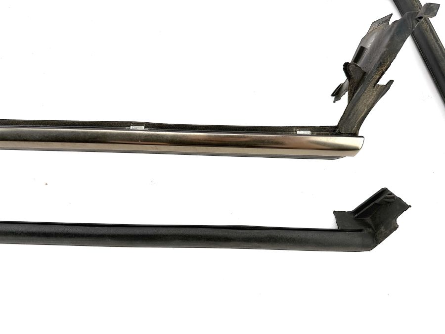 1297200278 1296900280 1297201024 | Mercedes SL500 | R129 Right door weatherstrip seal kit