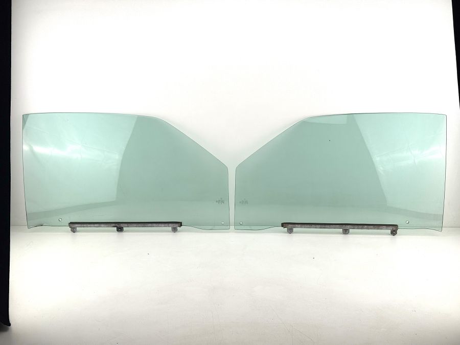 1297200718 1297200818 | Mercedes SL500 | R129 Right and left front door windows