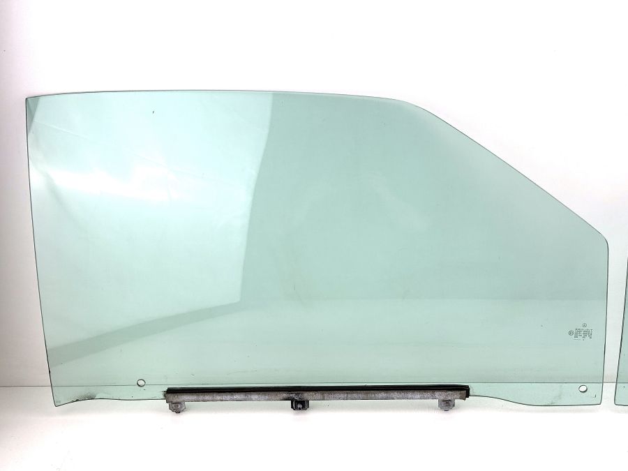 1297200718 1297200818 | Mercedes SL500 | R129 Right and left front door windows