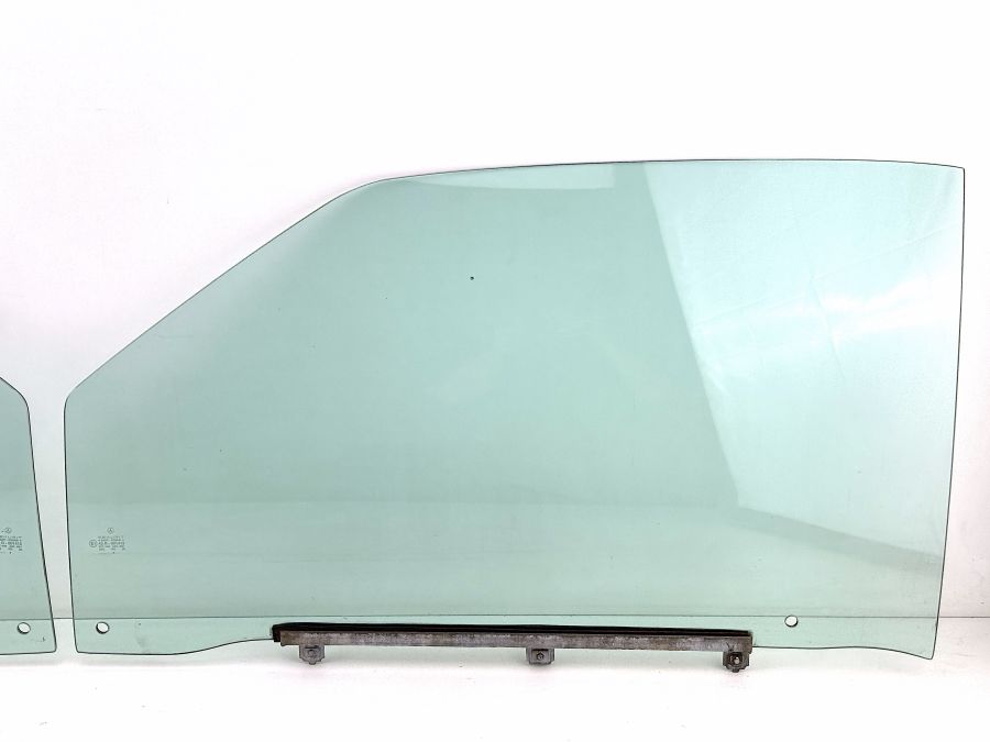 1297200718 1297200818 | Mercedes SL500 | R129 Right and left front door windows