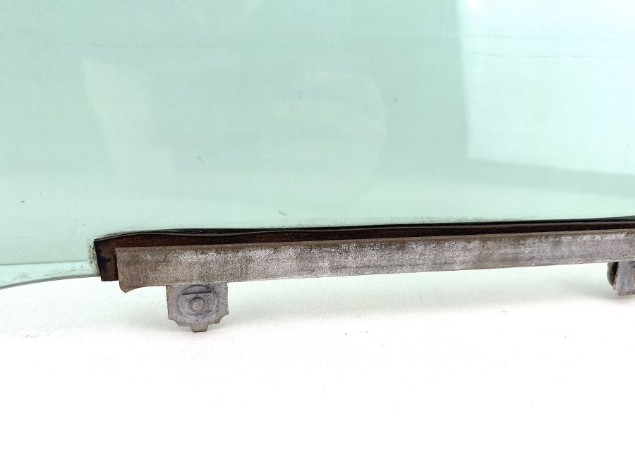 1297200718 1297200818 | Mercedes SL500 | R129 Right and left front door windows