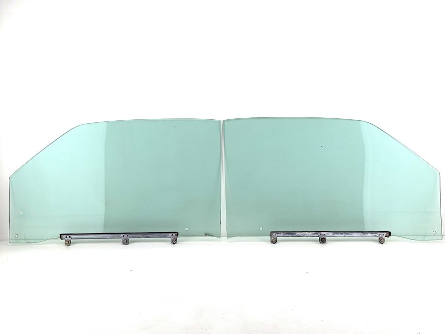 1297200718 1297200818 | Mercedes SL500 | R129 Right and left front door windows