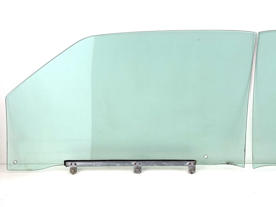 1297200718 1297200818 | Mercedes SL500 | R129 Right and left front door windows