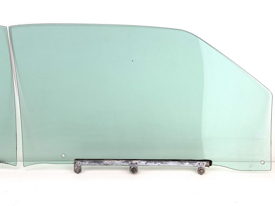 1297200718 1297200818 | Mercedes SL500 | R129 Right and left front door windows