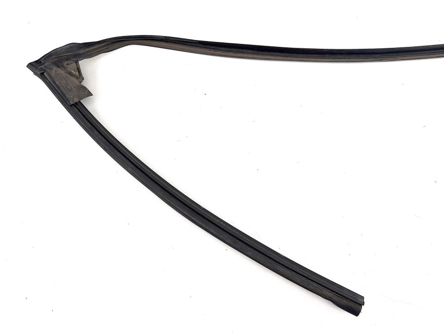 1297201278 | Mercedes SL500 | R129 Front window sealing trim