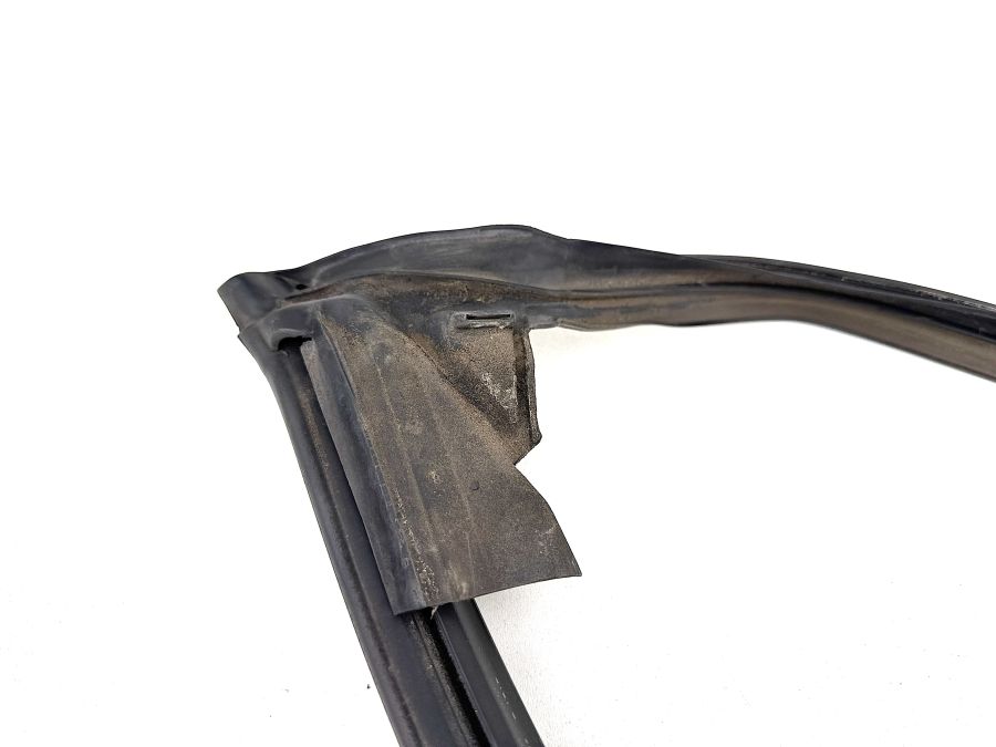 1297201278 | Mercedes SL500 | R129 Front window sealing trim