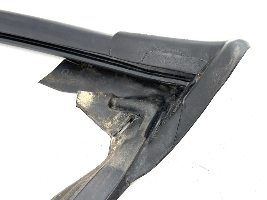 1297201278 | Mercedes SL500 | R129 Front window sealing trim