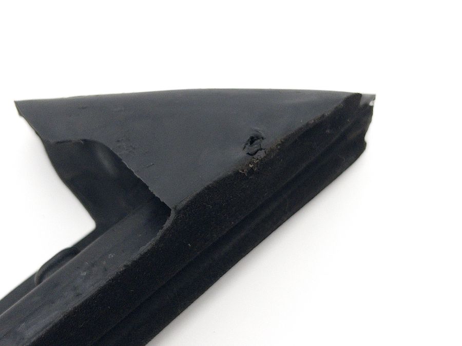 1297250266 | Mercedes SL500 | R129 Right door rubber weather seal