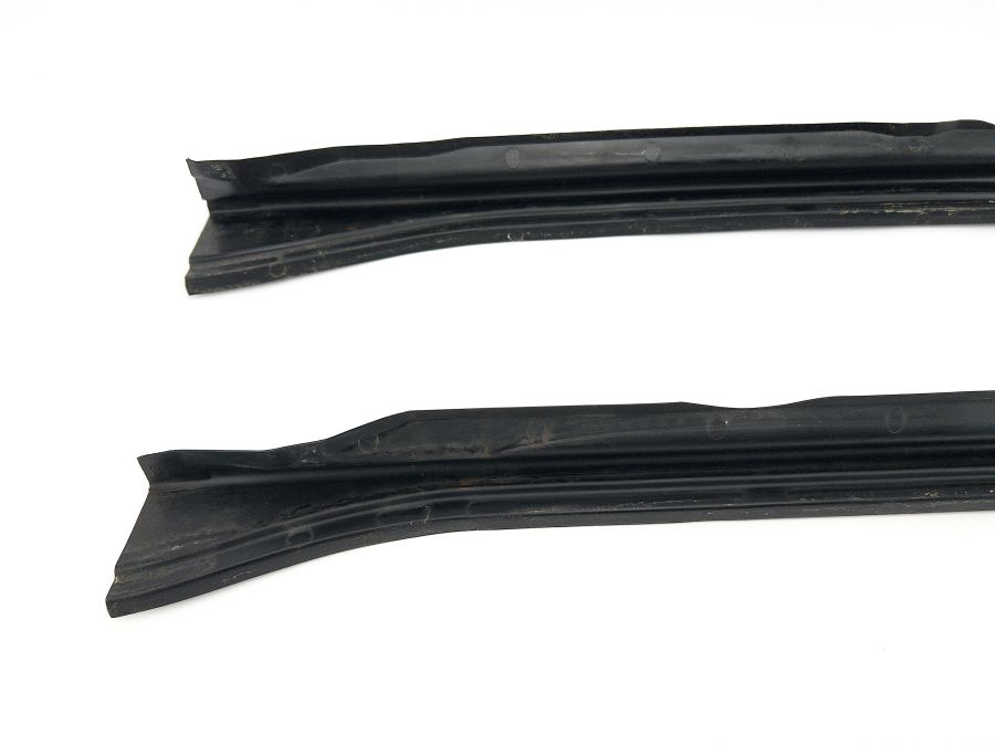 1297271088 1297270988 | Mercedes SL500 | R129 Door bottom trim covers