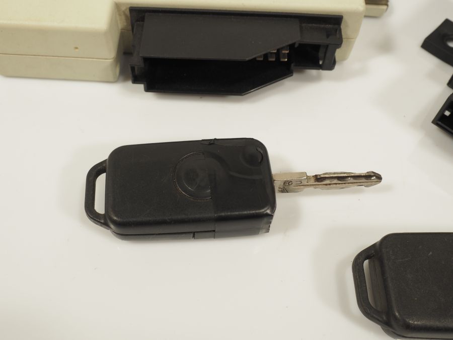 1297503291 1408206626 2108202726 | Mercedes SL500 | R129 Steering ignition trunk door lock key set