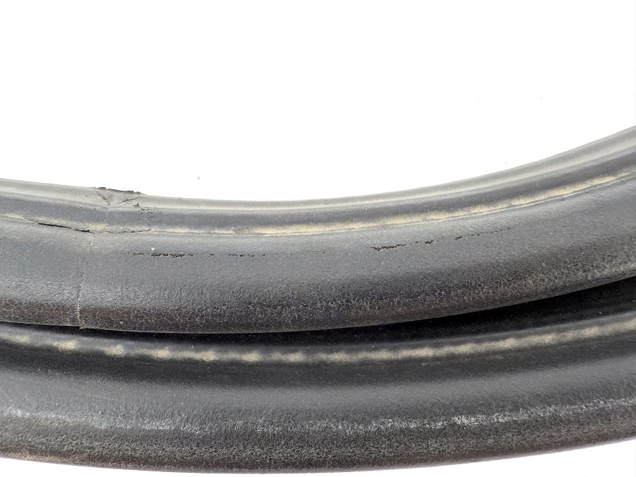 1297580098 | Mercedes SL500 | R129 Rear trunk lid seal