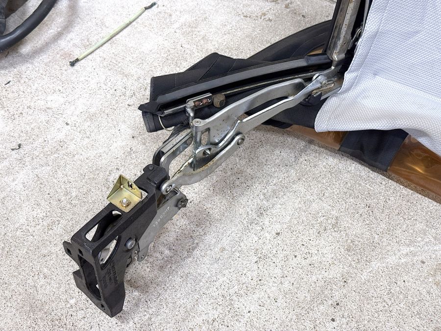 1297700301 1297701482 1297701182 | Mercedes SL500 | R129 Soft top convertible roof with frame 1297700301 1297701482 1297701182 | Mercedes SL500 | R129 Soft top convertible roof with frame