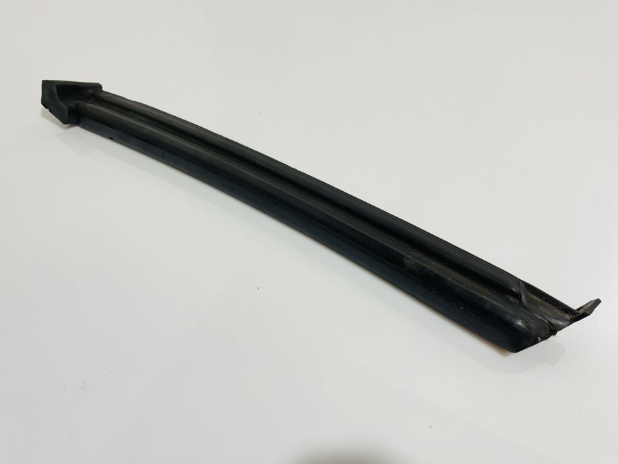 1297702998 1297703498 | Mercedes 500SL | R129 Soft top window rear seal left and right side