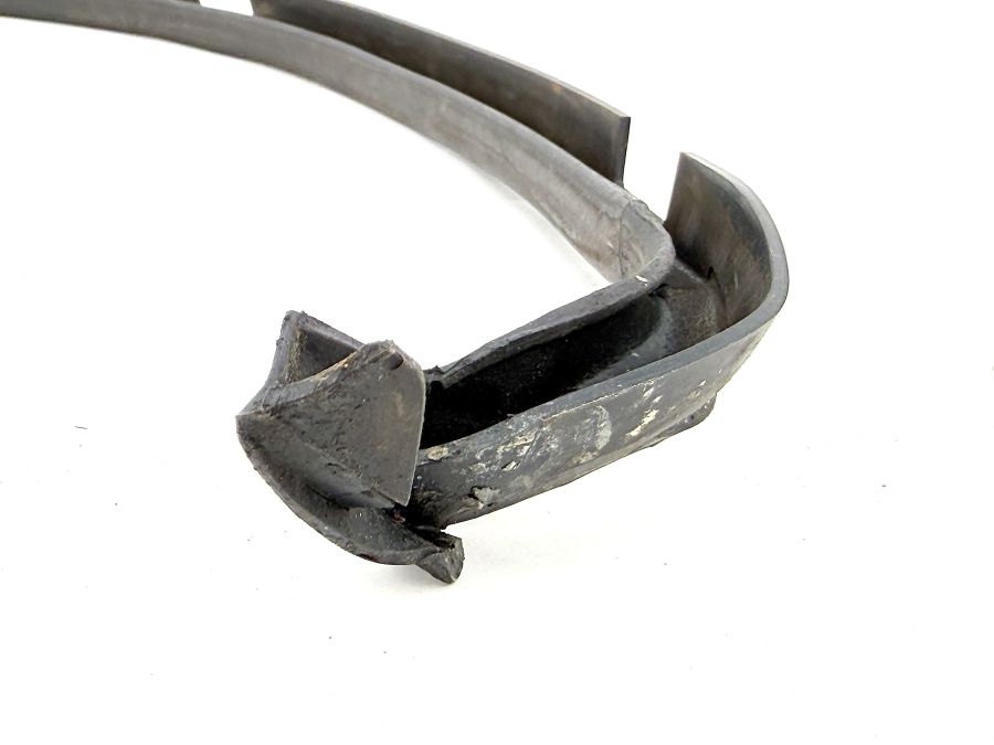 1297900298 | Mercedes 300SL-24 | R129 Front hardtop seal
