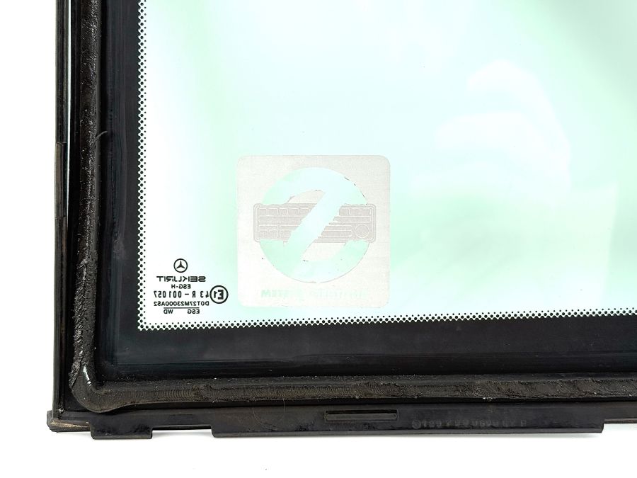 1297900690 | Mercedes 300SL-24 | R129 Hardtop rear right side window glass