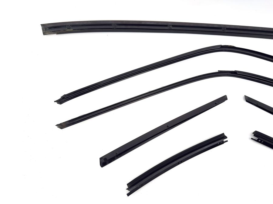 1297950484 1297952184 1297952284 | Mercedes SL500 | R129 Hardtop garnish mouldings