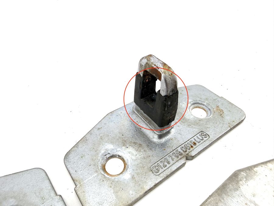 1297950615 | Mercedes 300SL-24 | R129 Hardtop roof locking pins
