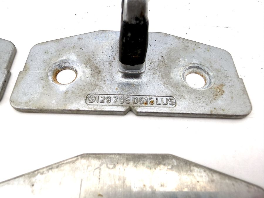 1297950615 | Mercedes 300SL-24 | R129 Hardtop roof locking pins