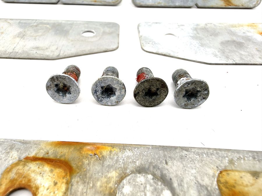 1297950615 | Mercedes 300SL-24 | R129 Hardtop roof locking pins