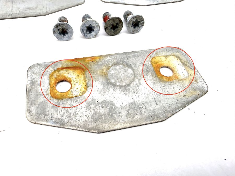 1297950615 | Mercedes 300SL-24 | R129 Hardtop roof locking pins