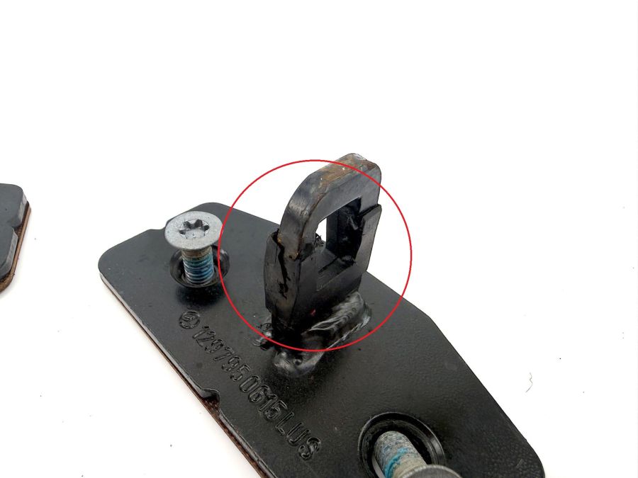 1297950615 | Mercedes SL500 | R129 Hardtop roof locking pins