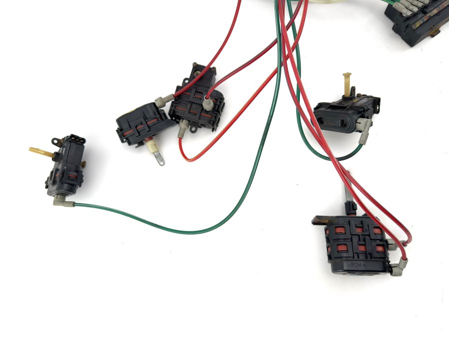 1298000678 0018000975 1295404409 | Mercedes 300SL-24 | R129 Heater control vacuum valve actuators