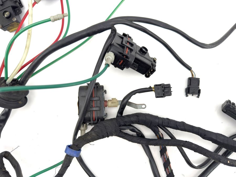 1298000678 0018000975 1295404409 | Mercedes 300SL-24 | R129 Heater control vacuum valve actuators