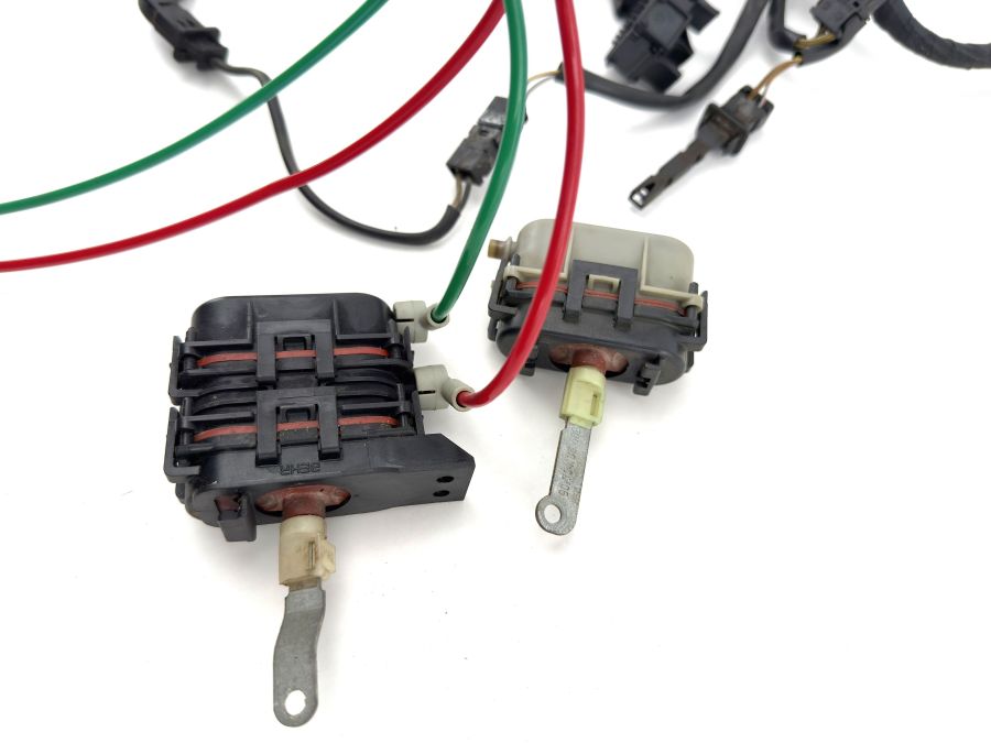 1298000678 0018000975 1295404409 | Mercedes 300SL-24 | R129 Heater control vacuum valve actuators