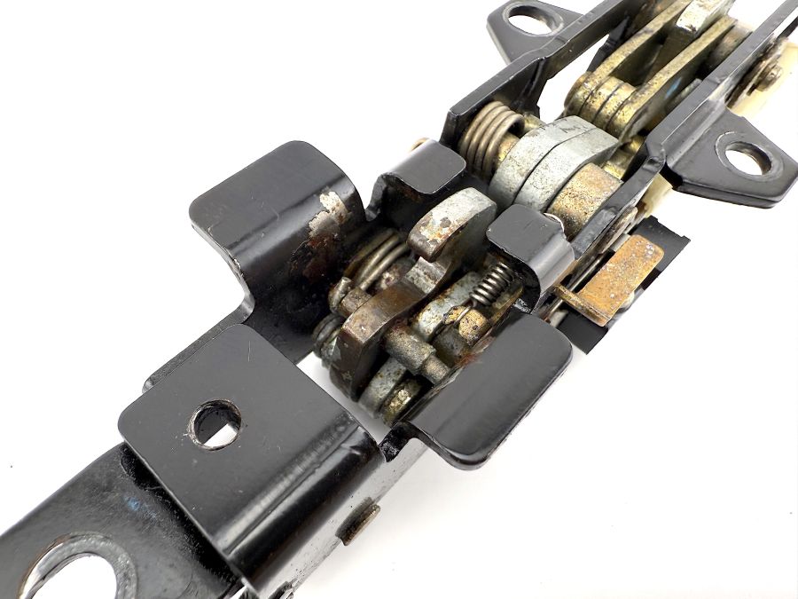 1298000874 | Mercedes SL500 | R129 Roof front right lock latch 1298000874 | Mercedes SL500 | R129 Roof front right lock latch