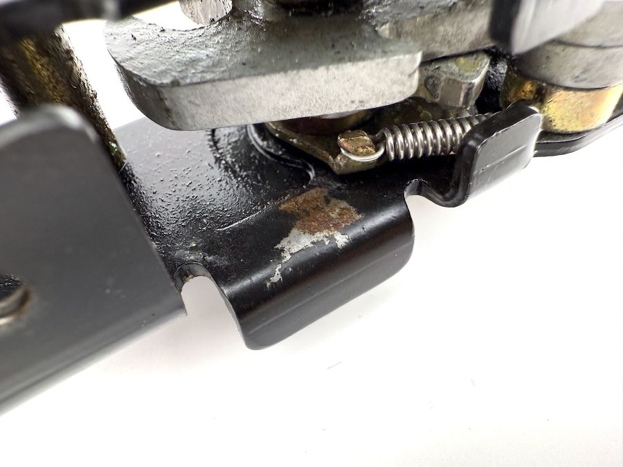 1298000874 | Mercedes SL500 | R129 Roof front right lock latch