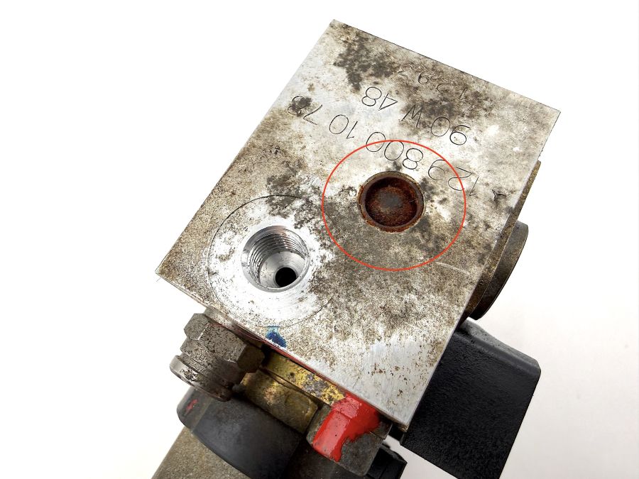 1298001078 | Mercedes 300SL-24 | R129 Convertible top right hydraulic valve block