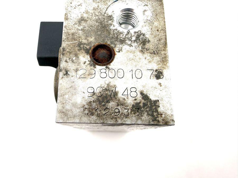 1298001078 | Mercedes 300SL-24 | R129 Convertible top right hydraulic valve block