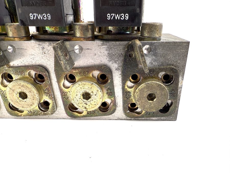 1298002578 | Mercedes SL500 | R129 Convertible top left hydraulic valve block 1298002578 | Mercedes SL500 | R129 Convertible top left hydraulic valve block