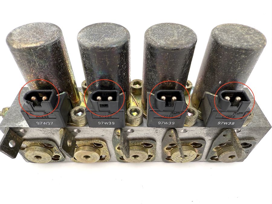 1298002578 | Mercedes SL500 | R129 Convertible top left hydraulic valve block 1298002578 | Mercedes SL500 | R129 Convertible top left hydraulic valve block