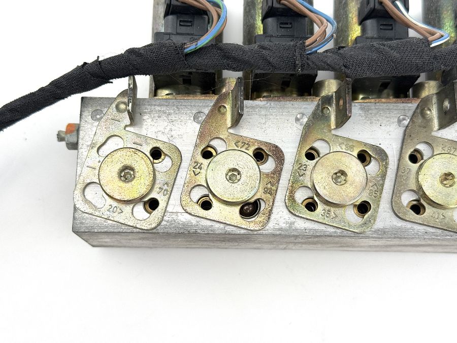 1298002578 | Mercedes SL500 | R129 Convertible top left hydraulic valve block