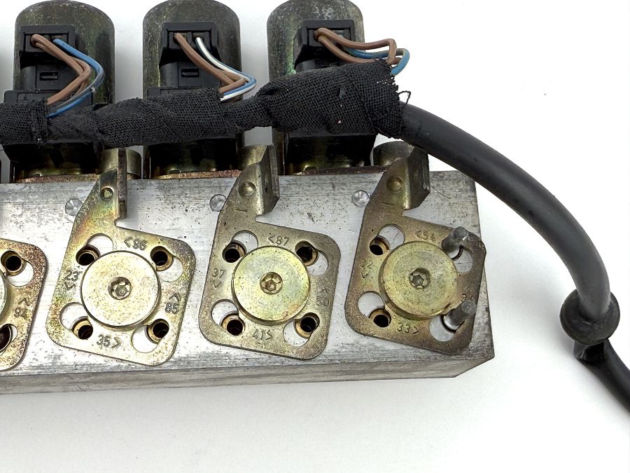 1298002578 | Mercedes SL500 | R129 Convertible top left hydraulic valve block