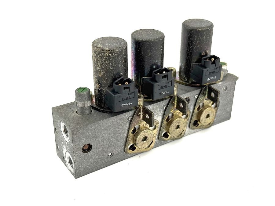 1298002678 | Mercedes SL500 | R129 Soft top hydraulic right valve block 1298002678 | Mercedes SL500 | R129 Soft top hydraulic right valve block