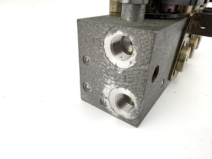 1298002678 | Mercedes SL500 | R129 Soft top hydraulic right valve block 1298002678 | Mercedes SL500 | R129 Soft top hydraulic right valve block