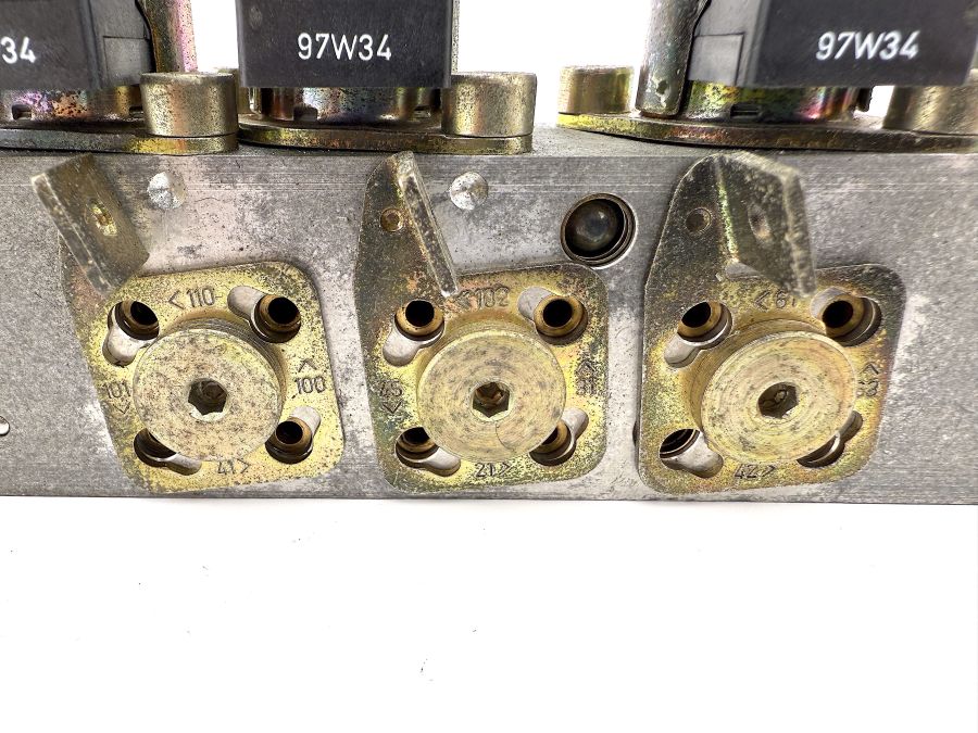 1298002678 | Mercedes SL500 | R129 Soft top hydraulic right valve block 1298002678 | Mercedes SL500 | R129 Soft top hydraulic right valve block