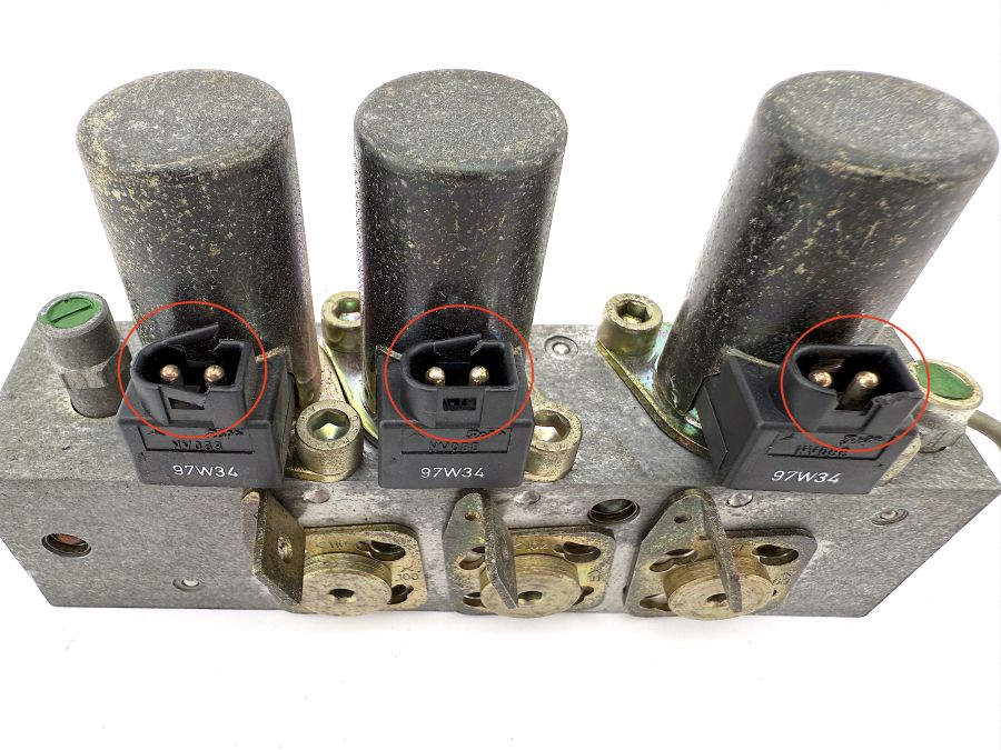 1298002678 | Mercedes SL500 | R129 Soft top hydraulic right valve block 1298002678 | Mercedes SL500 | R129 Soft top hydraulic right valve block