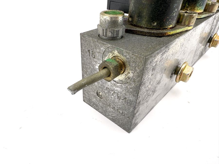 1298002678 | Mercedes SL500 | R129 Soft top hydraulic right valve block 1298002678 | Mercedes SL500 | R129 Soft top hydraulic right valve block