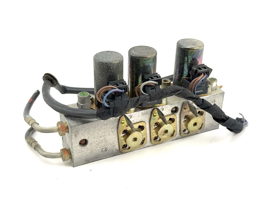 1298002678 | Mercedes SL500 | R129 Soft top hydraulic right valve block
