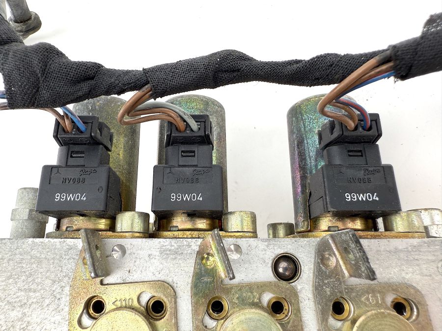 1298002678 | Mercedes SL500 | R129 Soft top hydraulic right valve block